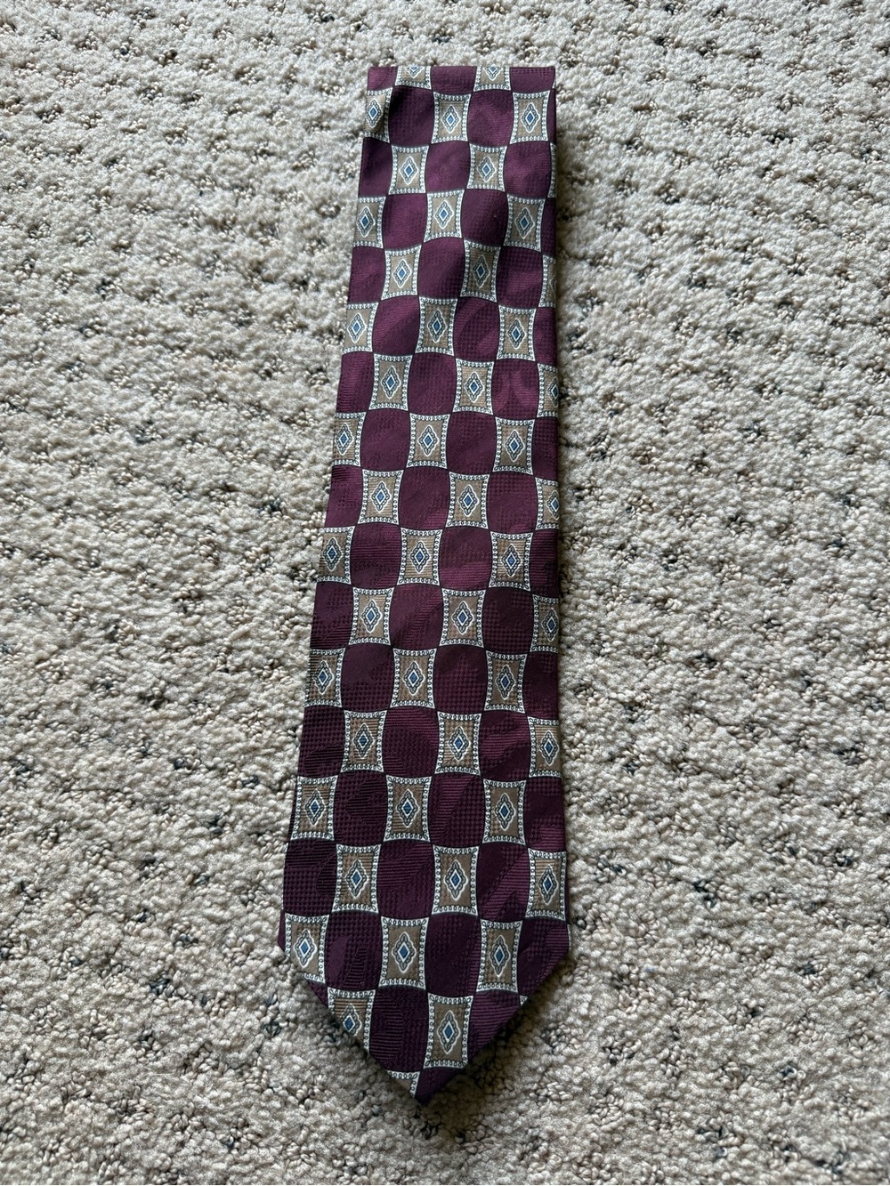 Classic Geoffrey Beene 100% Silk Men’s Necktie